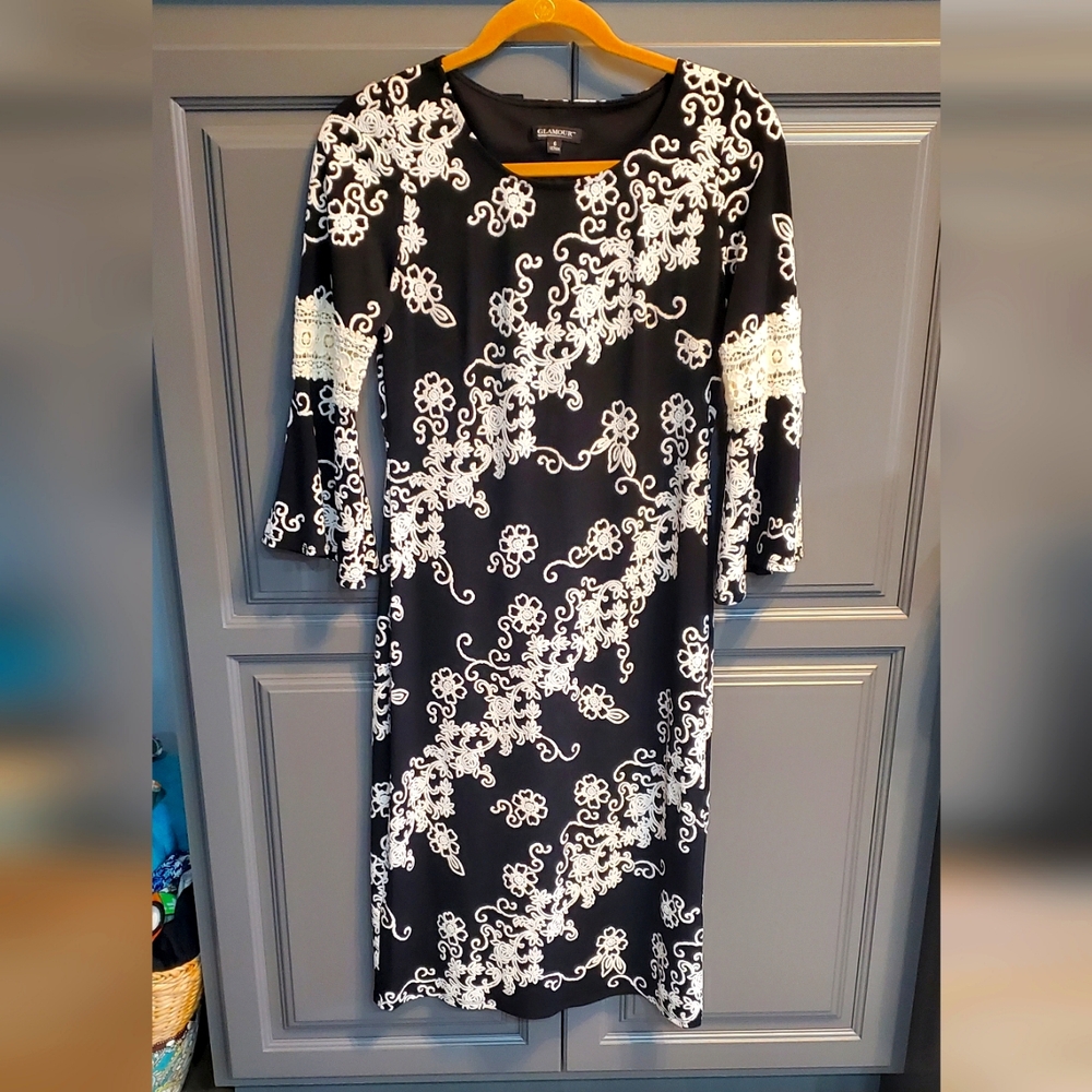 Glamour ⚜️🖤⚜️Black and White Bell Sleeve Sheath Dress Size 6⚜️🖤⚜️
